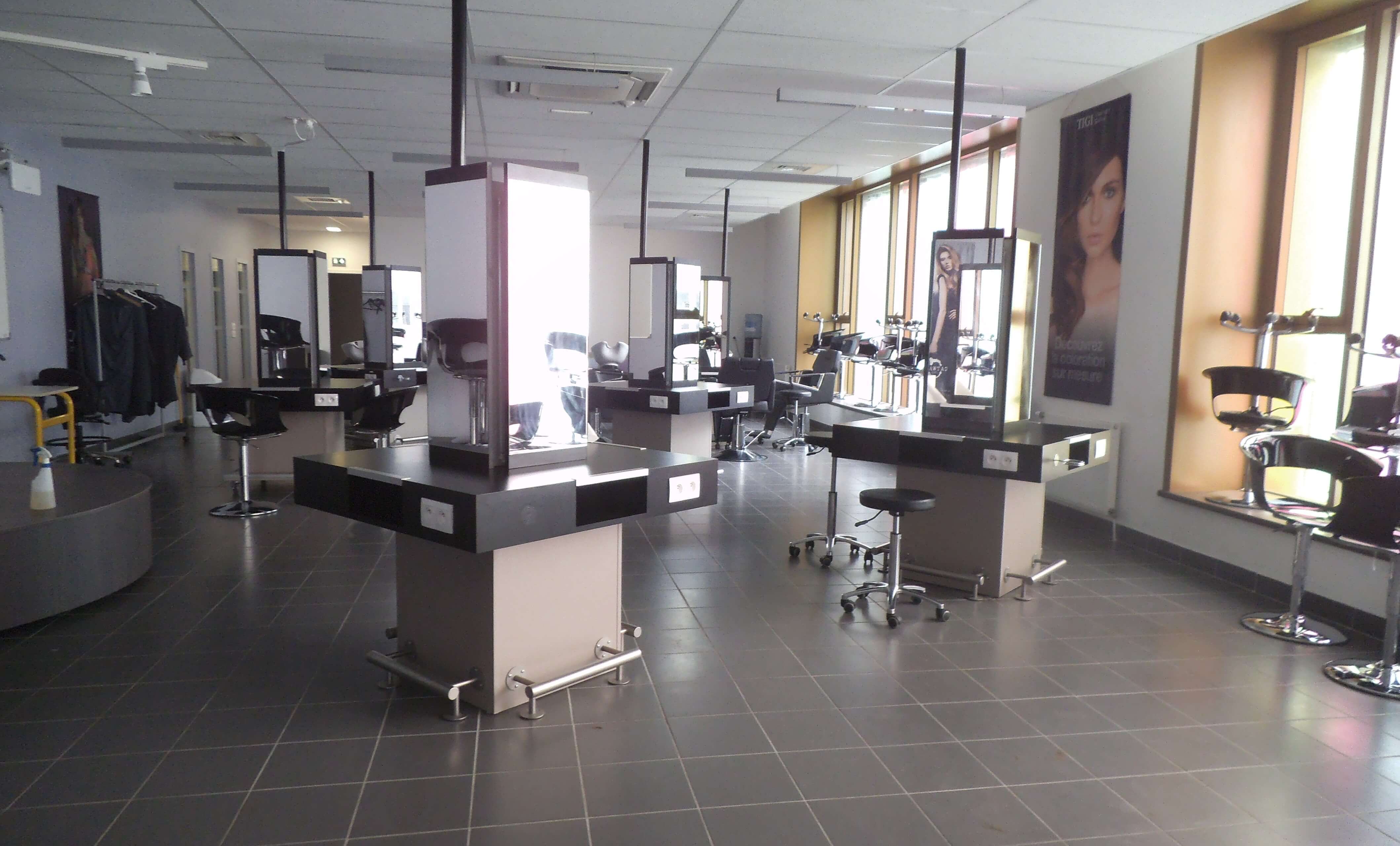 Campus des métiers Brest - pole coiffure esthétique.JPG