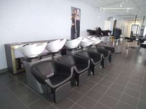 Campus des métiers Brest - aménagement fauteuils bacs shampoings.JPG